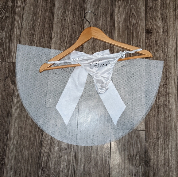 NWOT (S) - LA SENZA Bridal Thong with Veil - Picture 1 of 10